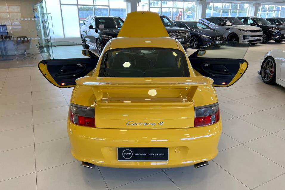 Porsche 911 Carrera 4 Coupe // Speed Yellow  / Tehtaan Carrera Aerokit Cup II / BOSE