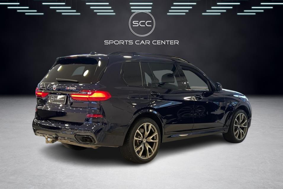 BMW X7 M50i // Individual väri / Individual verhoilu / Night Vision / ACC / Crafted Clarity / Laser / H&K