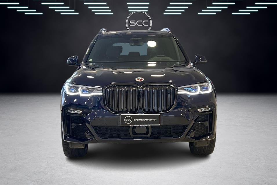 BMW X7 M50i // Individual väri / Individual verhoilu / Night Vision / ACC / Crafted Clarity / Laser / H&K