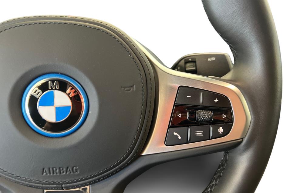 BMW i4 eDrive40 M-Sport / ACC / Comfort Access / 19" / HUD / Paranneltu äänentoisto / Muistipenkki / Nahat