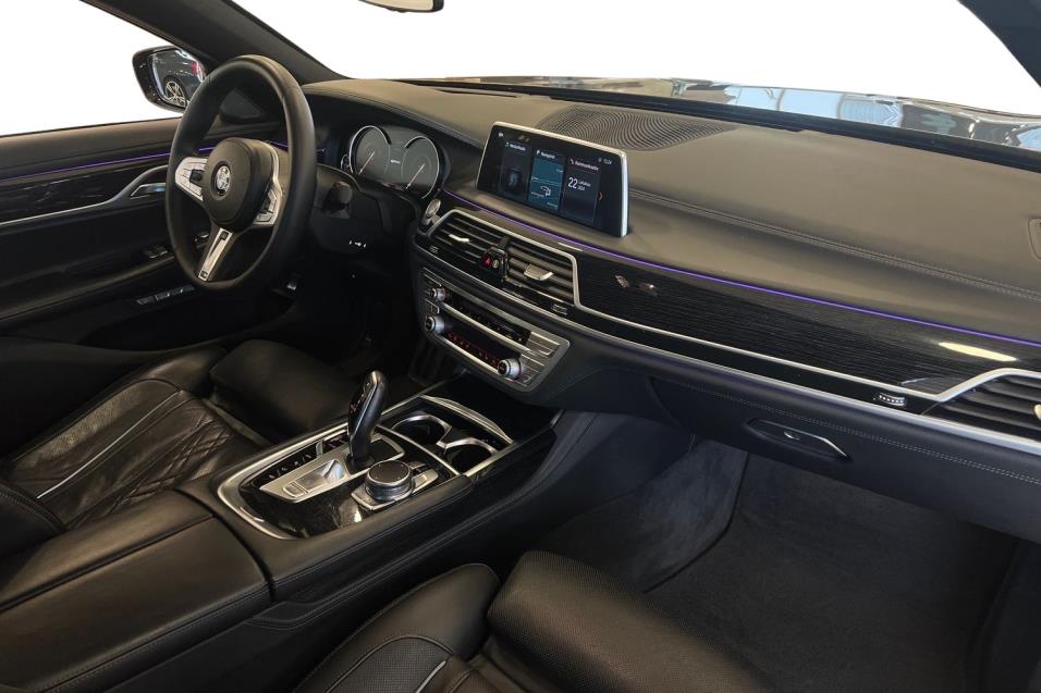 BMW 740 740Le  A xDrive //M-sport / Lounge penkit / Panorama / Harman kardon / Laservalot / Driving ast plus