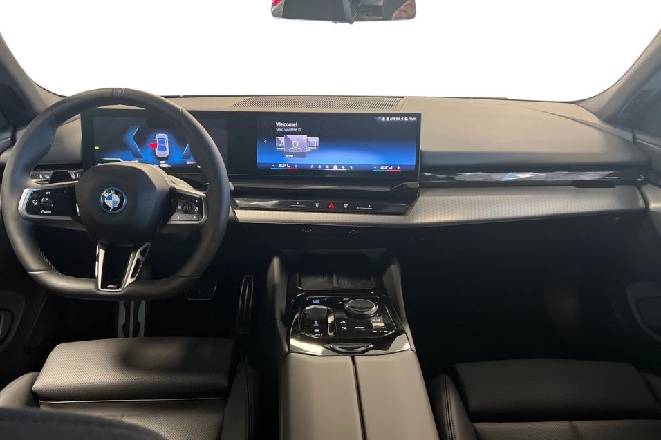 BMW i5 G60 eDrive40 M Sport / Adaptive LED / Peruutuskamera / Sis.Alv / Tämä auto ostettavissa leasingillä!