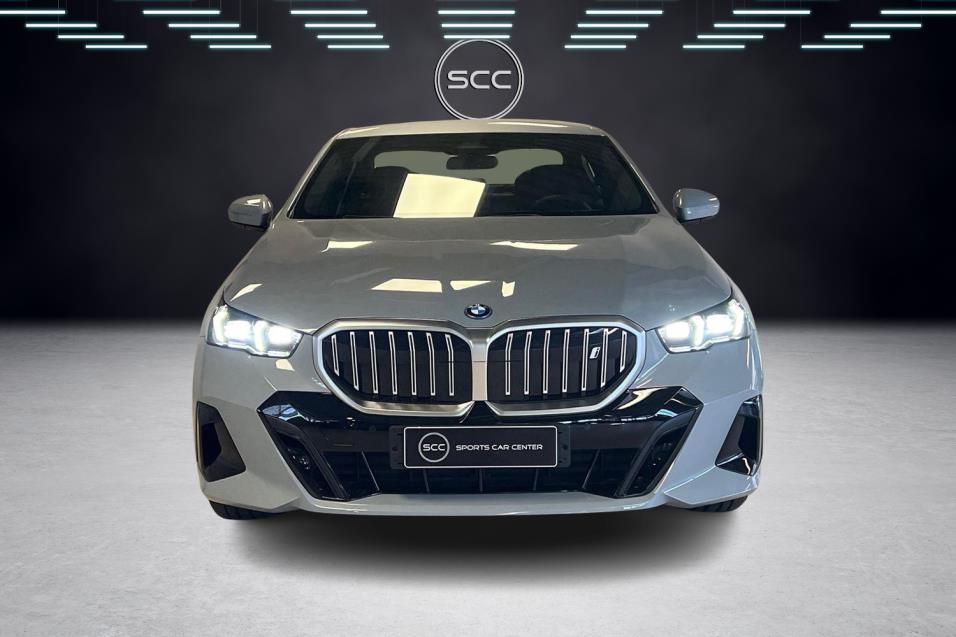 BMW i5 G60 eDrive40 M Sport / Adaptive LED / Peruutuskamera / Sis.Alv / Tämä auto ostettavissa leasingillä!