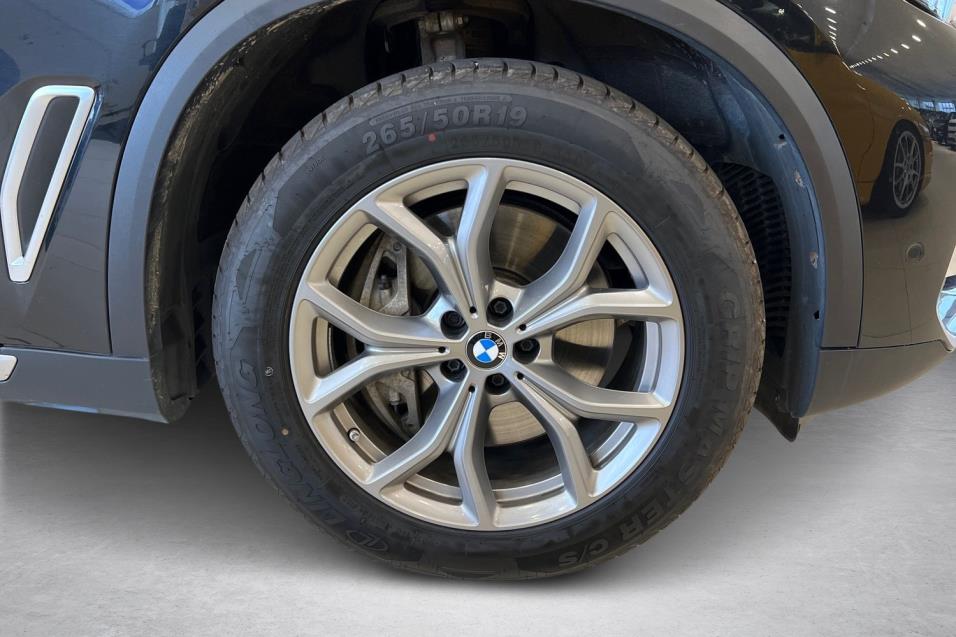 BMW X5 G05 xDrive45e A // xLine / Vetokoukku / PDC / Heat comfort -paketti / Kaukovaloavustin