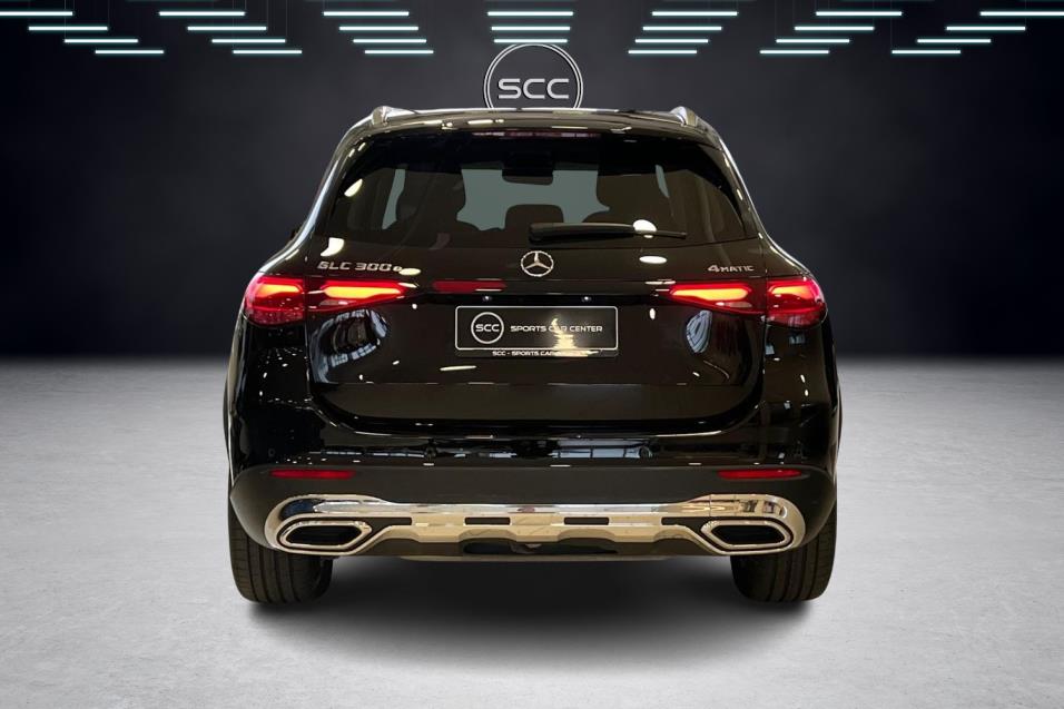 Mercedes-Benz GLC 300 e 4MATIC A // Panorama / Vetokoukku / 360 / Keyless-Go / LED / Distronic