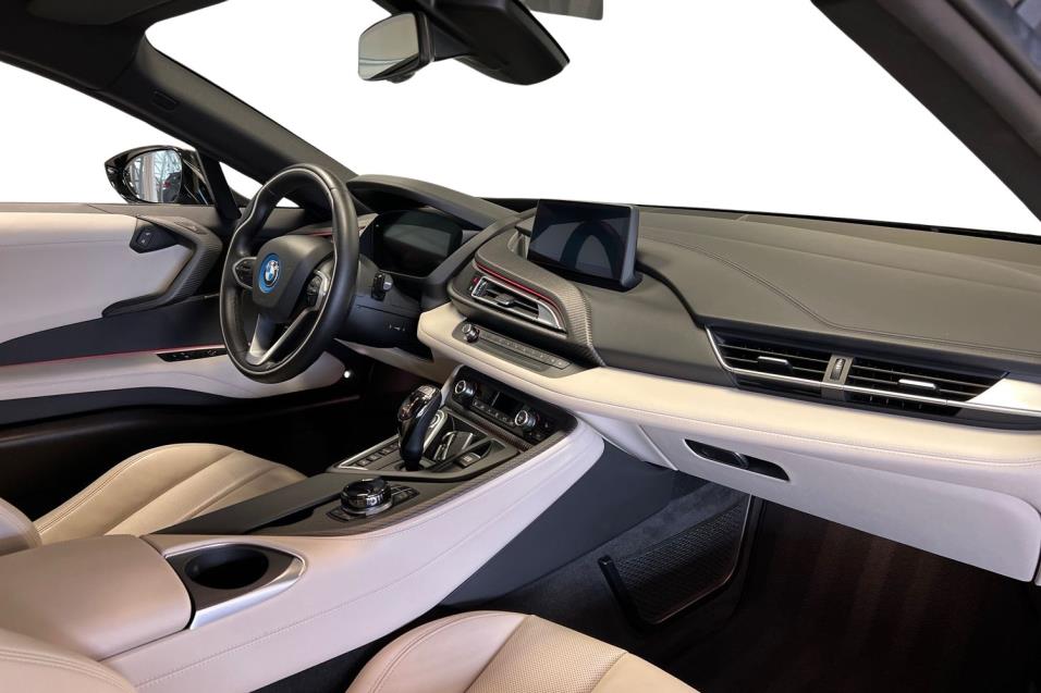 BMW i8 Coupé // Comfort Access / Navi Prof / Display Key / Hiilikuitukatto / DryCarbon - Koristelistat