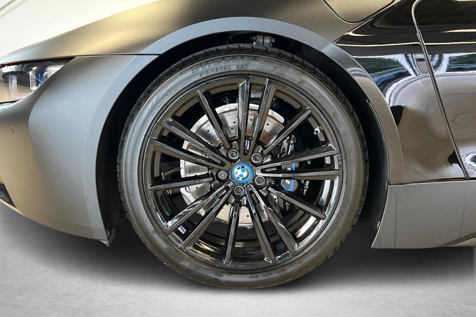 BMW i8 Coupé // Comfort Access / Navi Prof / Display Key / Hiilikuitukatto / DryCarbon - Koristelistat