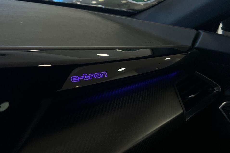 Audi e-tron GT 60 quattro // Head-UP / ACC / Hierovat/ilmastoidut istuimet / Ilmajousitus / Bang & Olufsen / Matrix