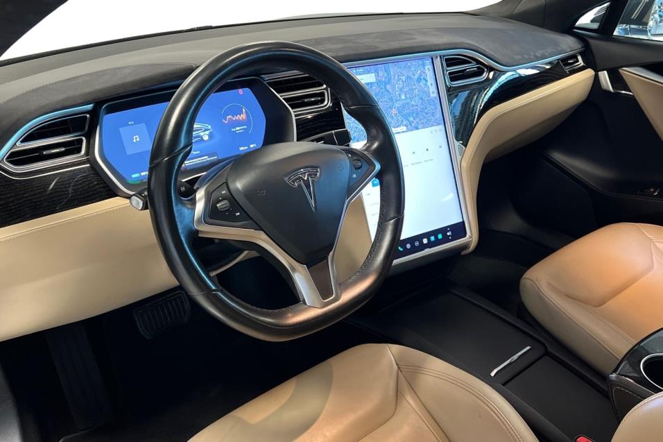 Tesla Model S 90 D Facelift // Autopilot / Panorama / Adapt.Cruise / Kamera / Nahat / 2x Aluvanteet!