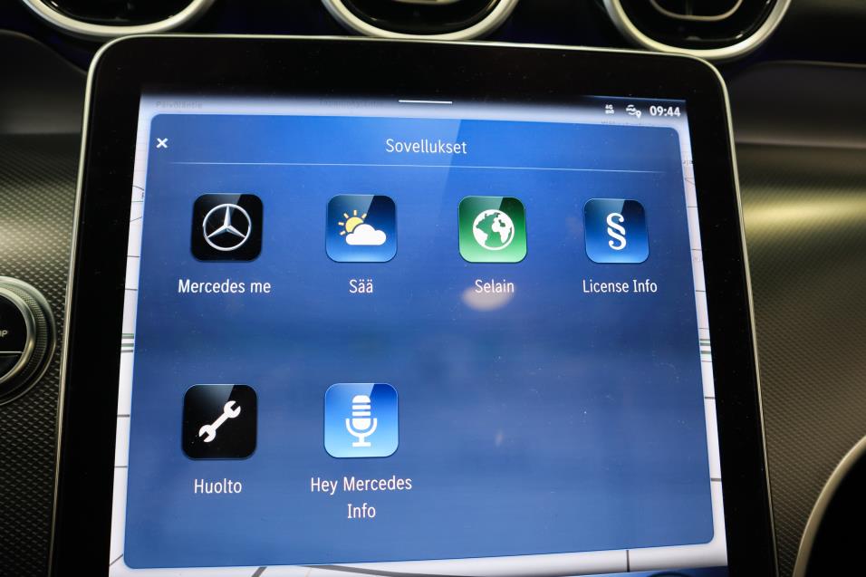 Mercedes-Benz GLC 300 e 4MATIC Off-Roader Takuu / Alv / Distronic Pro / Panorama / Led-High Perf. / Talvipaketti /